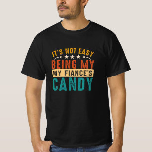 Es ist nicht einfach, meine Fiancée mit ihrem Armd T-Shirt