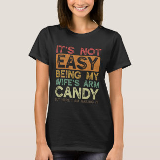 Es ist nicht leicht, der Armreif meiner Frau zu se T-Shirt