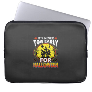 Es ist nie zu früh für ein Halloween Spukhaus Laptopschutzhülle