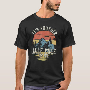 Es ist noch eine halbe Meile oder so lustig wander T-Shirt