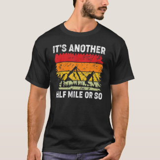 Es ist noch eine halbe Meile oder so T-Shirt