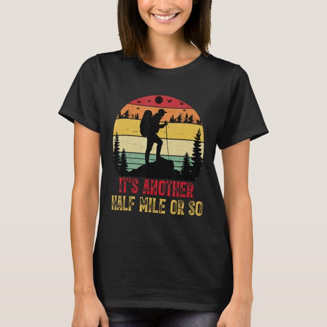 Es ist noch eine halbe Meile oder so wandern T-Shirt (Vorderseite)