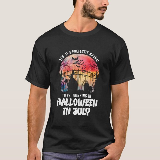 Es ist normal, im Juli an Halloween zu denken T-Shirt (Vorderseite)