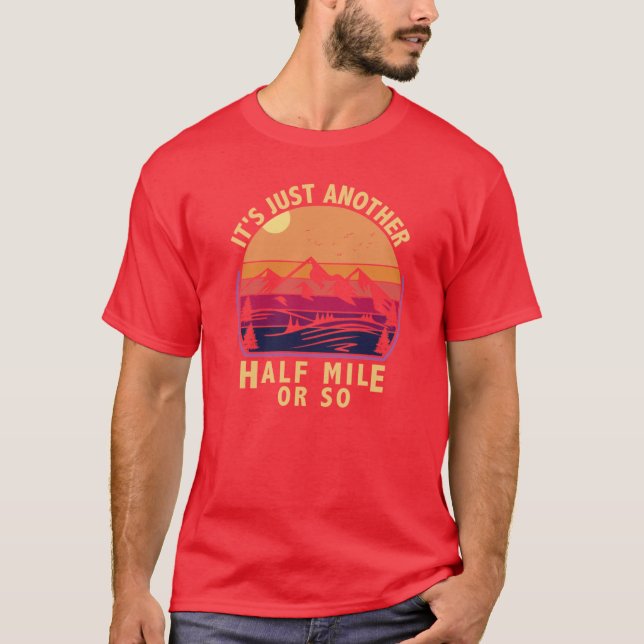 Es ist nur noch eine halbe Meile oder so Camping V T-Shirt (Vorderseite)
