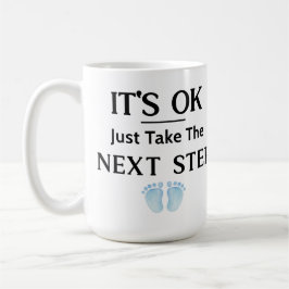 ES IST OK, NIMM EINFACH DEN NÄCHSTEN SCHRITT STATE KAFFEETASSE