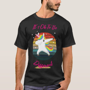 Es ist okay, anders Unicorn Autismus zu sein, ist T-Shirt