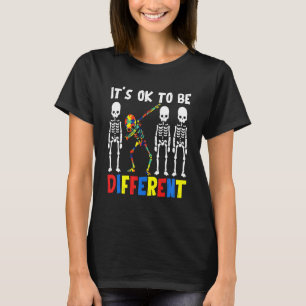 Es ist okay, lustig anders Skelett Autismus bewuss T-Shirt