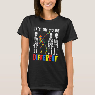 Es ist okay, lustig anders Skelett Autismus bewuss T-Shirt