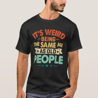 Es ist seltsam, das gleiche Alter wie alte Mensche T-Shirt