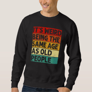 Es ist seltsam, das gleiche Alter zu haben wie alt Sweatshirt