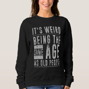 Es ist seltsam, das gleiche Alter zu haben wie ält Sweatshirt