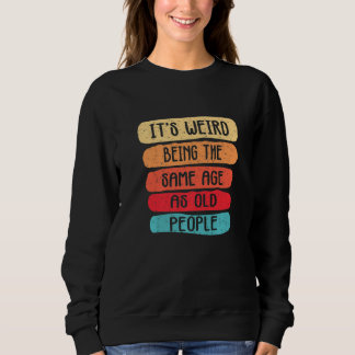 Es ist seltsam, genauso alt zu sein wie alte Leute Sweatshirt