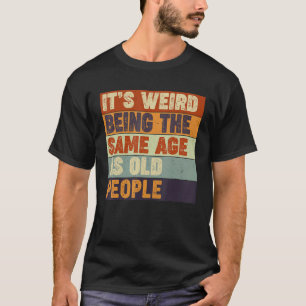 Es ist seltsam, genauso alt zu sein wie alte Mensc T-Shirt