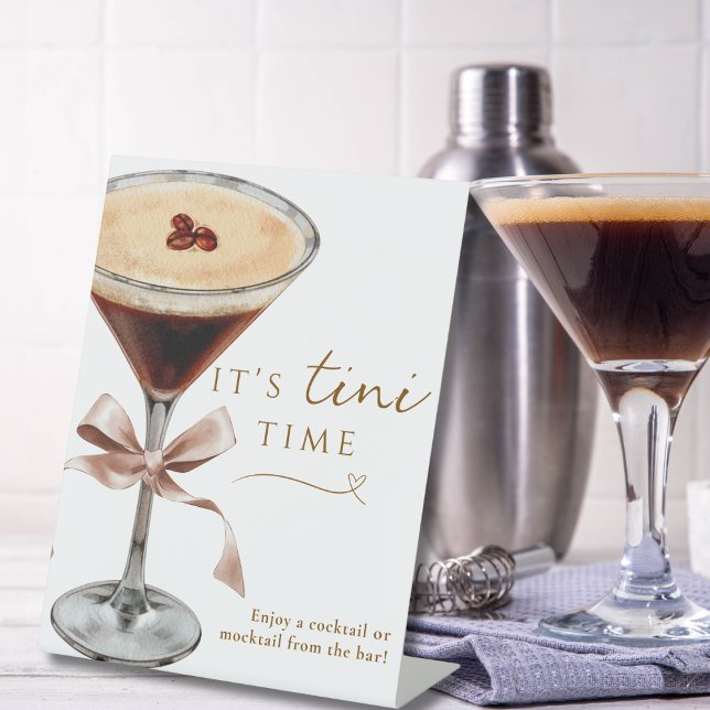 Es ist Tini Time Espresso Martini Cocktail Bar Sockelschild (Von Creator hochgeladen)