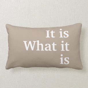"Es ist… Was es" mit weißer Beschriftung Lendenkissen