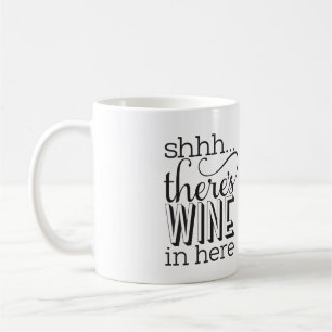 Es ist Wein in dieser Tasse. Tasse