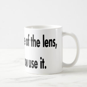 Es ist, wie Sie die Linse benutzen Kaffeetasse