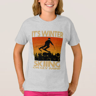 ES IST WINTER - MEINER MEINUNG NACH SKIEN. T-Shirt
