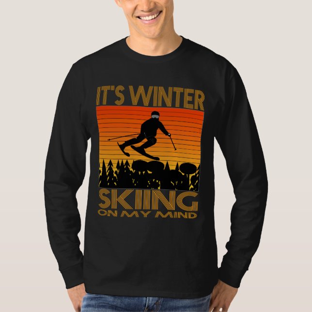 ES IST WINTER - MEINER MEINUNG NACH SKIEN. T-Shirt (Vorderseite)