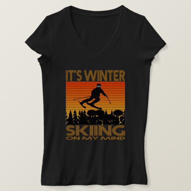 ES IST WINTER - MEINER MEINUNG NACH SKIEN. T-Shirt (Design vorne)