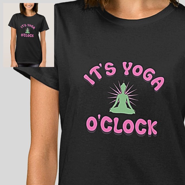 Es ist Yoga O'Clock Pink Mauve & Green T-Shirt (Von Creator hochgeladen)