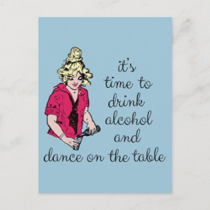 Es ist Zeit, Alkohol zu trinken und auf dem Tisch  Postkarte