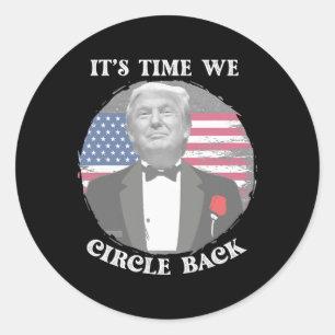 Es ist Zeit, dass wir die Trump-Flagge umkreisen Runder Aufkleber