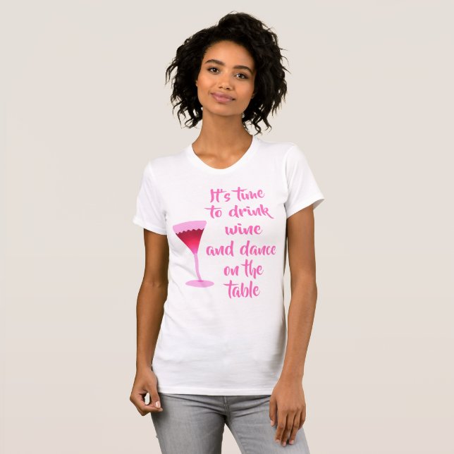 Es ist Zeit, Wein zu trinken - rosa Schrift T-Shirt (Vorne ganz)