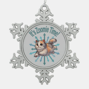 Es ist Zoomie Time Dilute Calico Cat Schneeflocken Zinn-Ornament