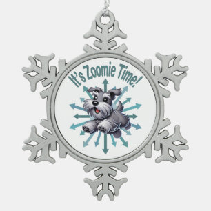 Es ist Zoomie Time Miniature Schnauzer Schneeflocken Zinn-Ornament