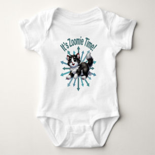 Es ist Zoomie Time Niedlich Black & White Cat Baby Strampler