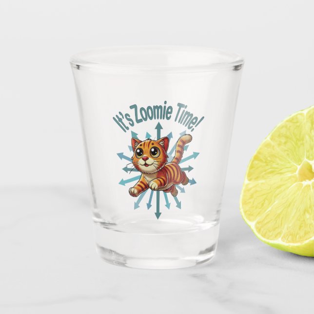 Es ist Zoomie Time Orange Tabby Cat Schnapsglas (Vorderseite)