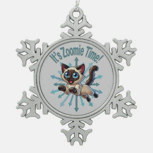 Es ist Zoomie Time Siamkatze Schneeflocken Zinn-Ornament