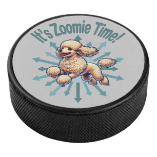 Es ist Zoomie Zeit Pudel Eishockey Puck