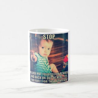 Es ist zu frühe lustige Tasse
