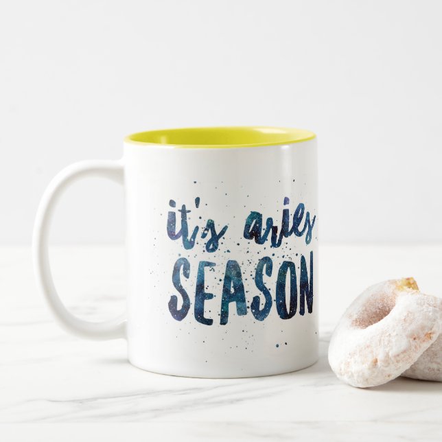 Es ist zweifarbige tasse (Mit Donut)