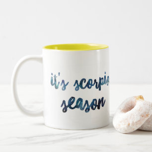 Es ist zweifarbige tasse