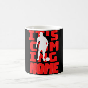 Es kommt nach Hause Fußballspieler-Silhouette Kaffeetasse
