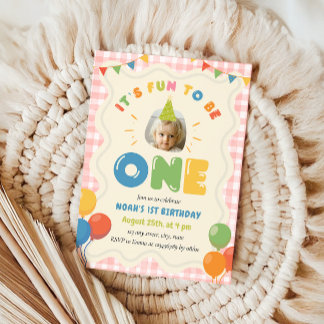 Es macht Spaß, ein 1. Geburtstagsfoto in rotem Gin Einladung