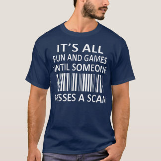 Es macht Spaß und Spiele bis jemand einen Scan ver T-Shirt