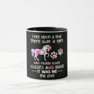 Es war einmal ein Mädchen, das Pferd liebte Tasse