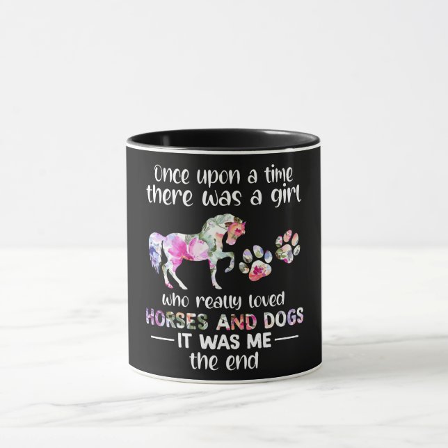 Es war einmal ein Mädchen, das Pferd liebte Tasse (Zentrum)