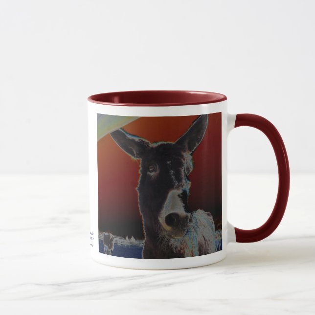 Esel auf dunkelrotem tasse (Rechts)