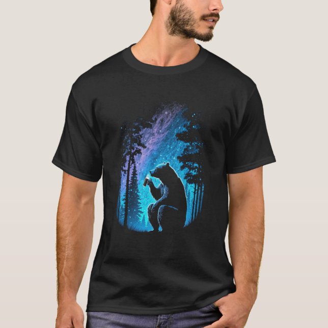 Esoteric Bear drinking Beer Night Forest  4 T-Shirt (Vorderseite)