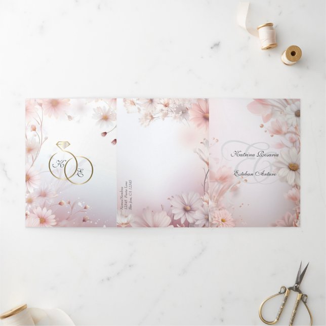 Español English Pink Daisies Margaritas Rosas Dreifach Gefaltete Einladung (Außenbereich)