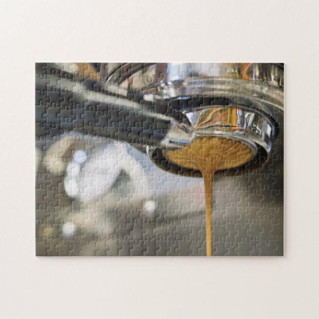 Espresso aus der Kaffeemaschine gießen Puzzle (Horizontal)