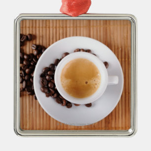 Espressoschale auf einer Matte Ornament Aus Metall
