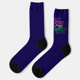 Essen. Schlafen. Fitnessstudio. Wiederholen. Fraue Socken