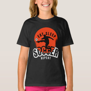 essen schlafen Fußball wiederholen T-Shirt