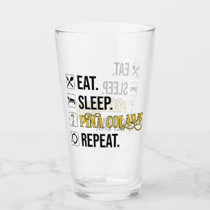 Essen. Schlafen. Pina Coladas. Wiederholen. Glas